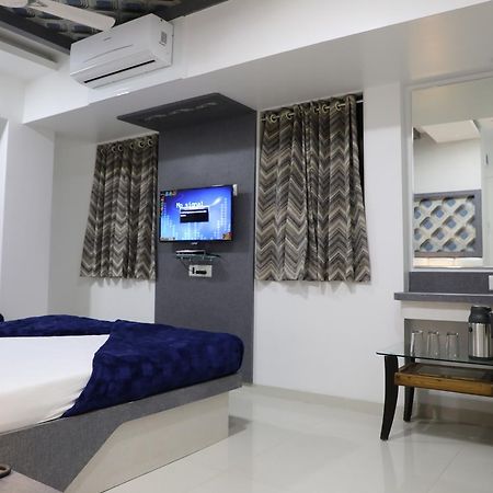 Hotel Fantacee نافي مومباي المظهر الخارجي الصورة
